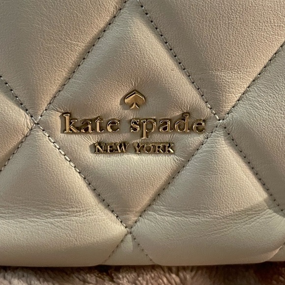 EUC Carey Bucket Bag/NWT Schuyler Corner Zip Wallet - Picture 6 of 11